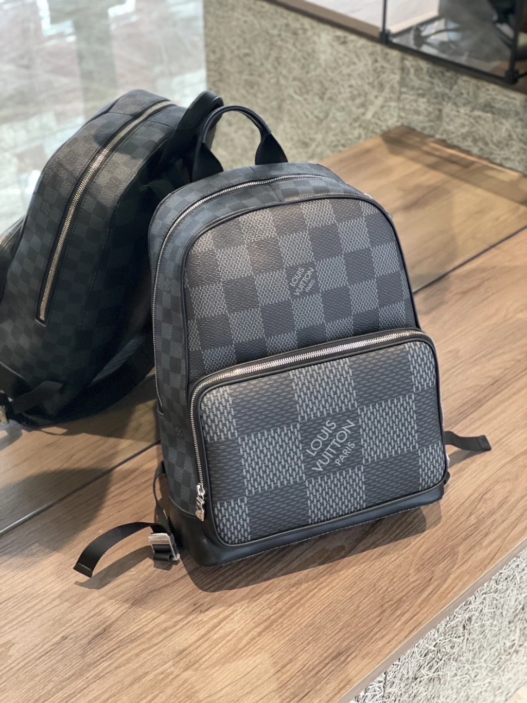 LV 棋盤格 後揹包
