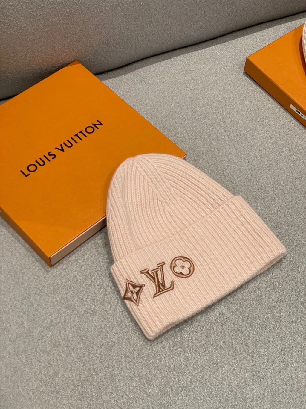 LV 刺繡毛帽(2色)