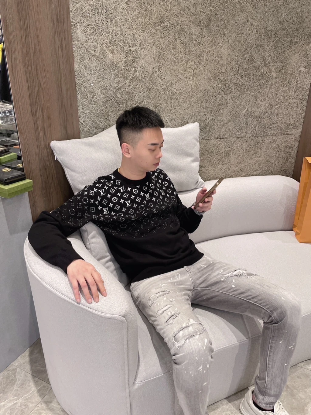 LV 新款 漸層黑老花 大學T