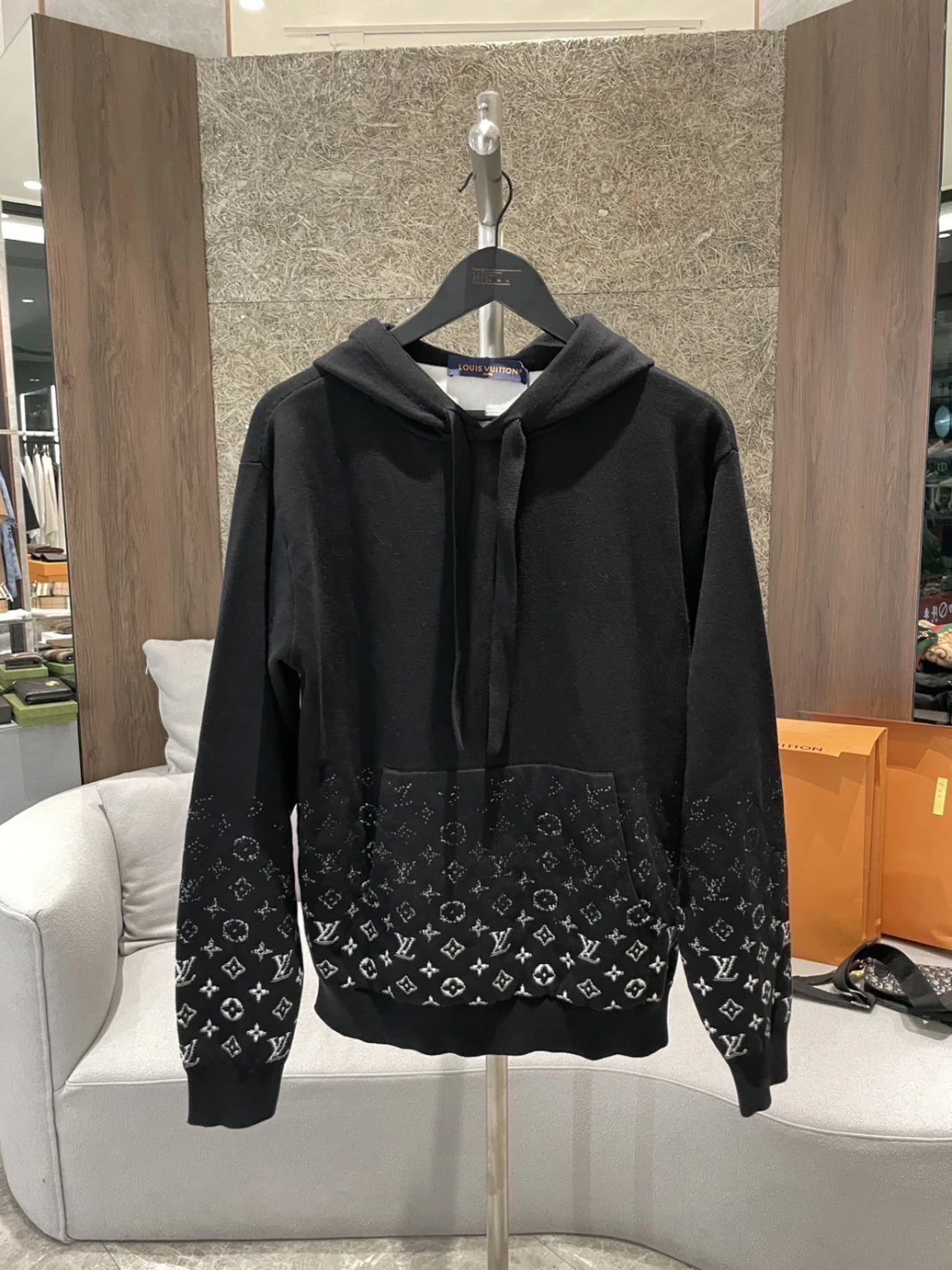 LV 新款 漸層黑老花 帽T