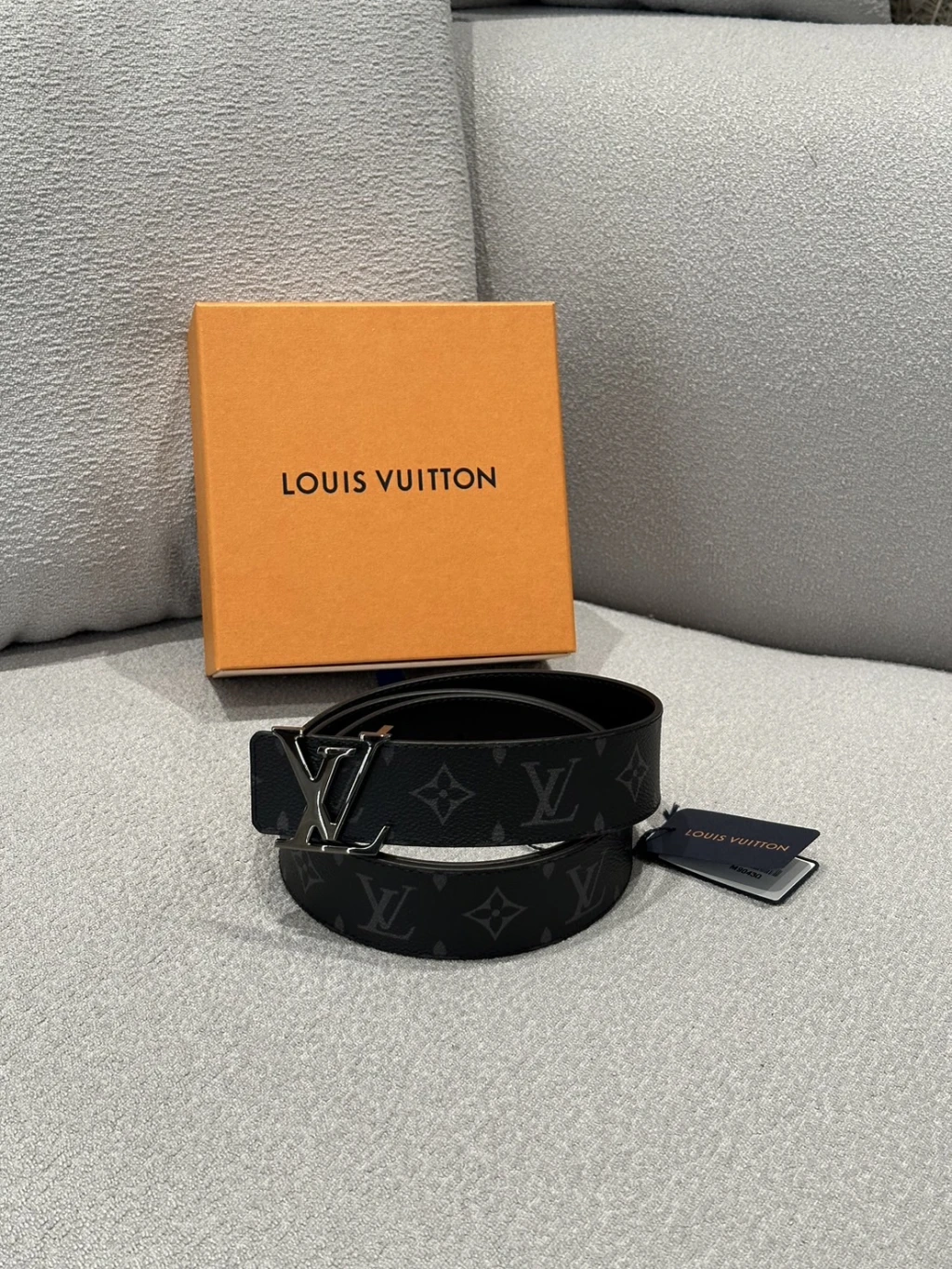 LV 黑老花皮帶(內側黑)
