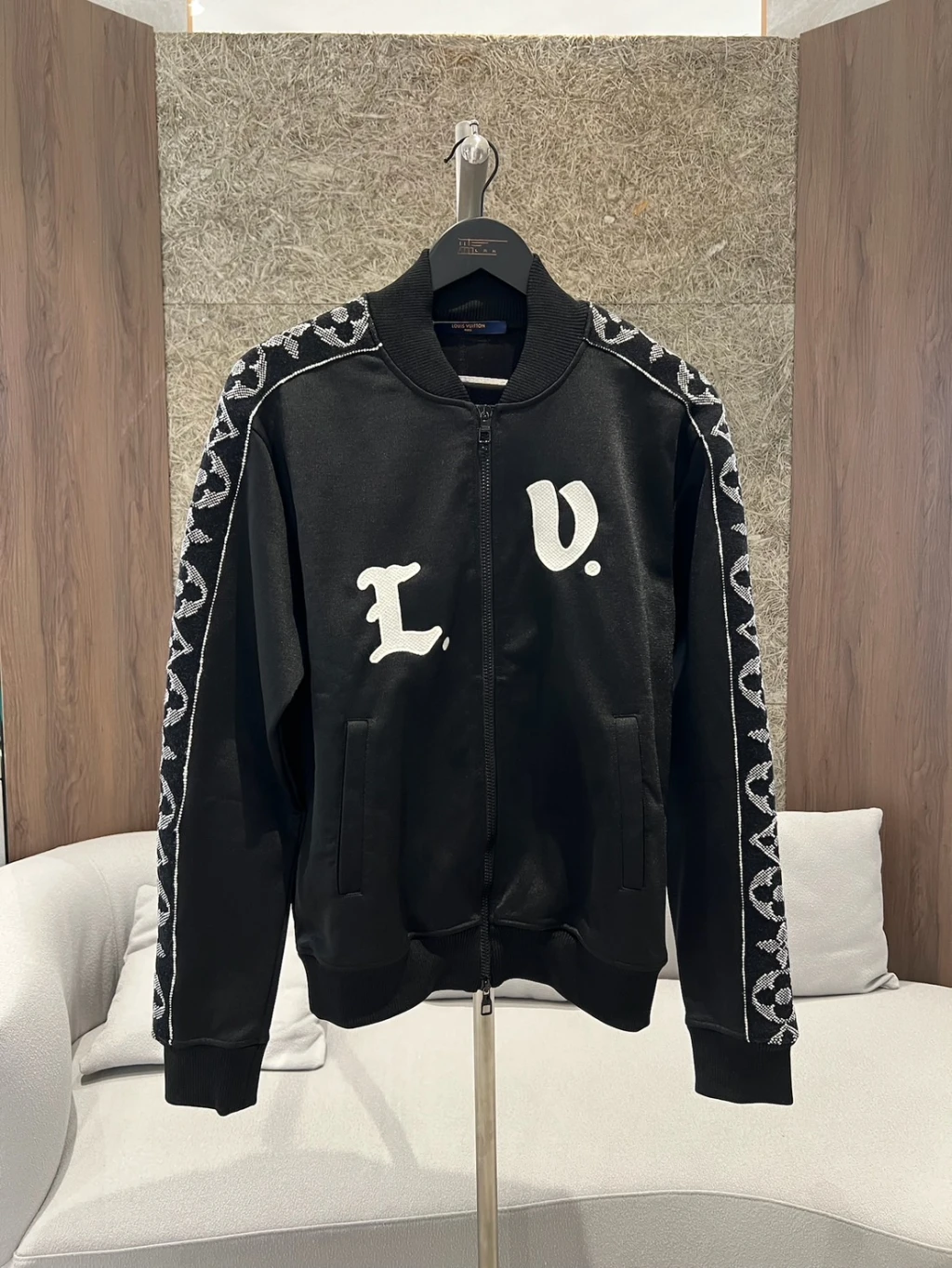 LV 串標LOGO 外套