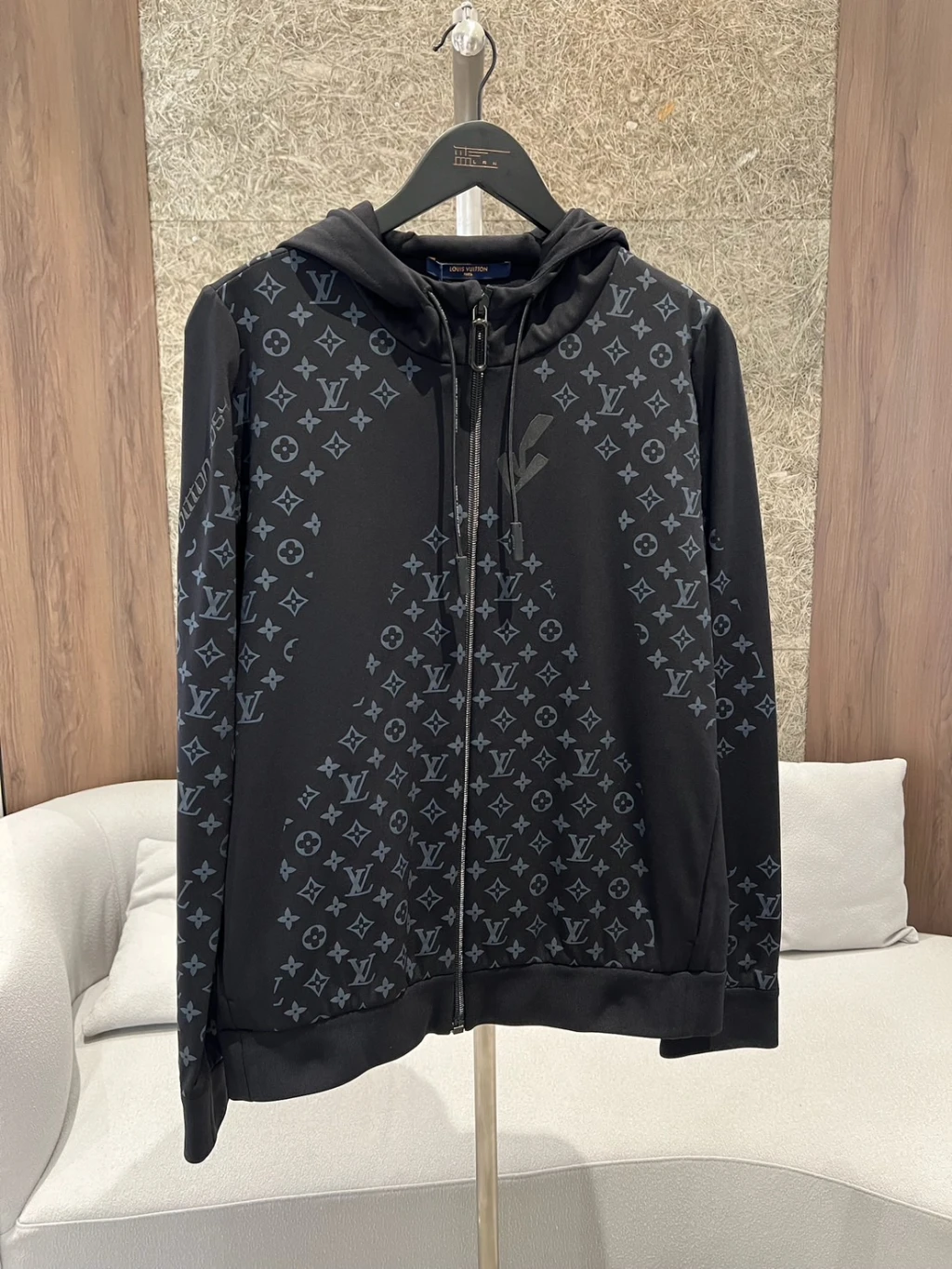 LV 黑老花外套