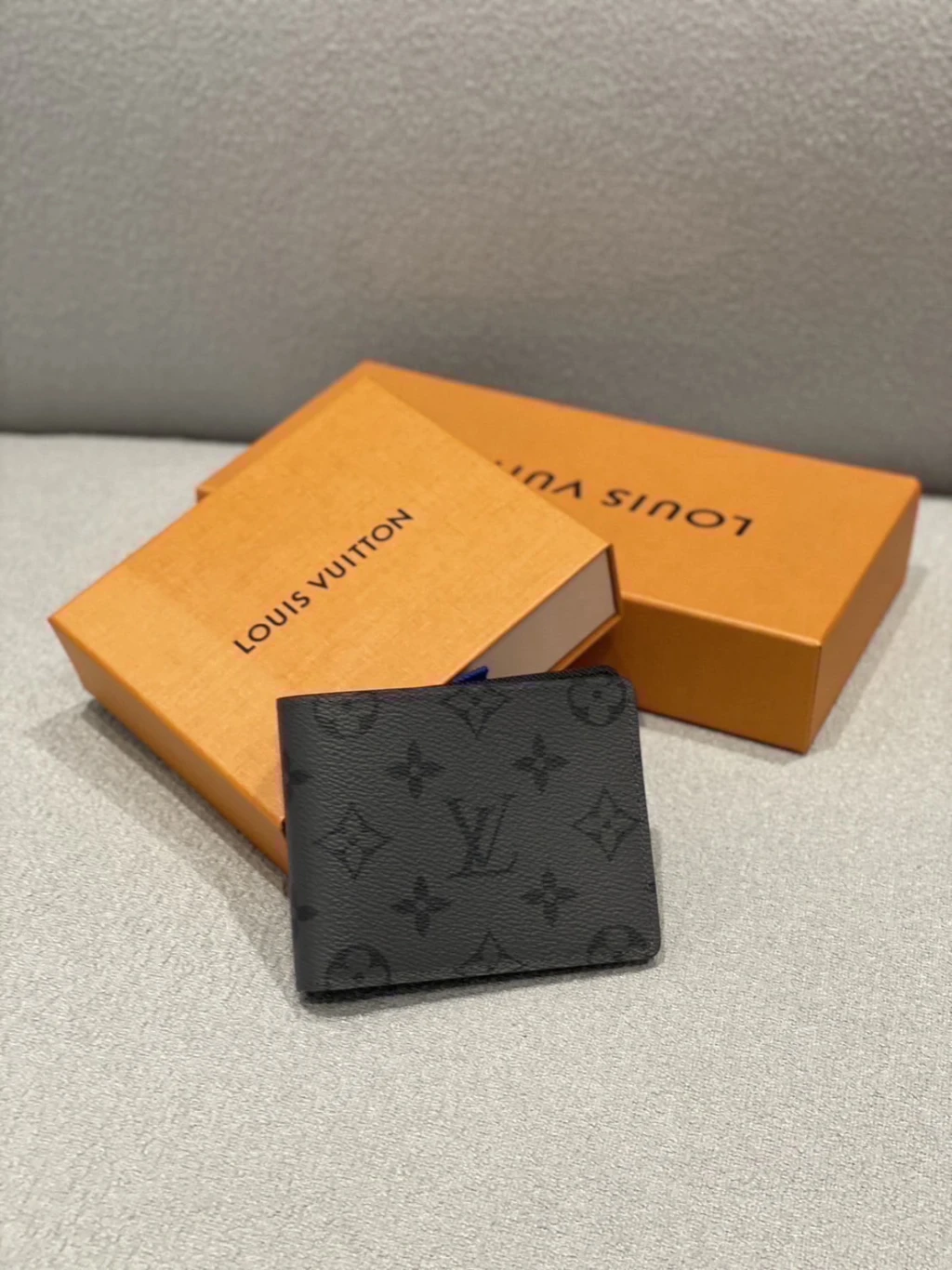 LV 八卡灰老花 短夾