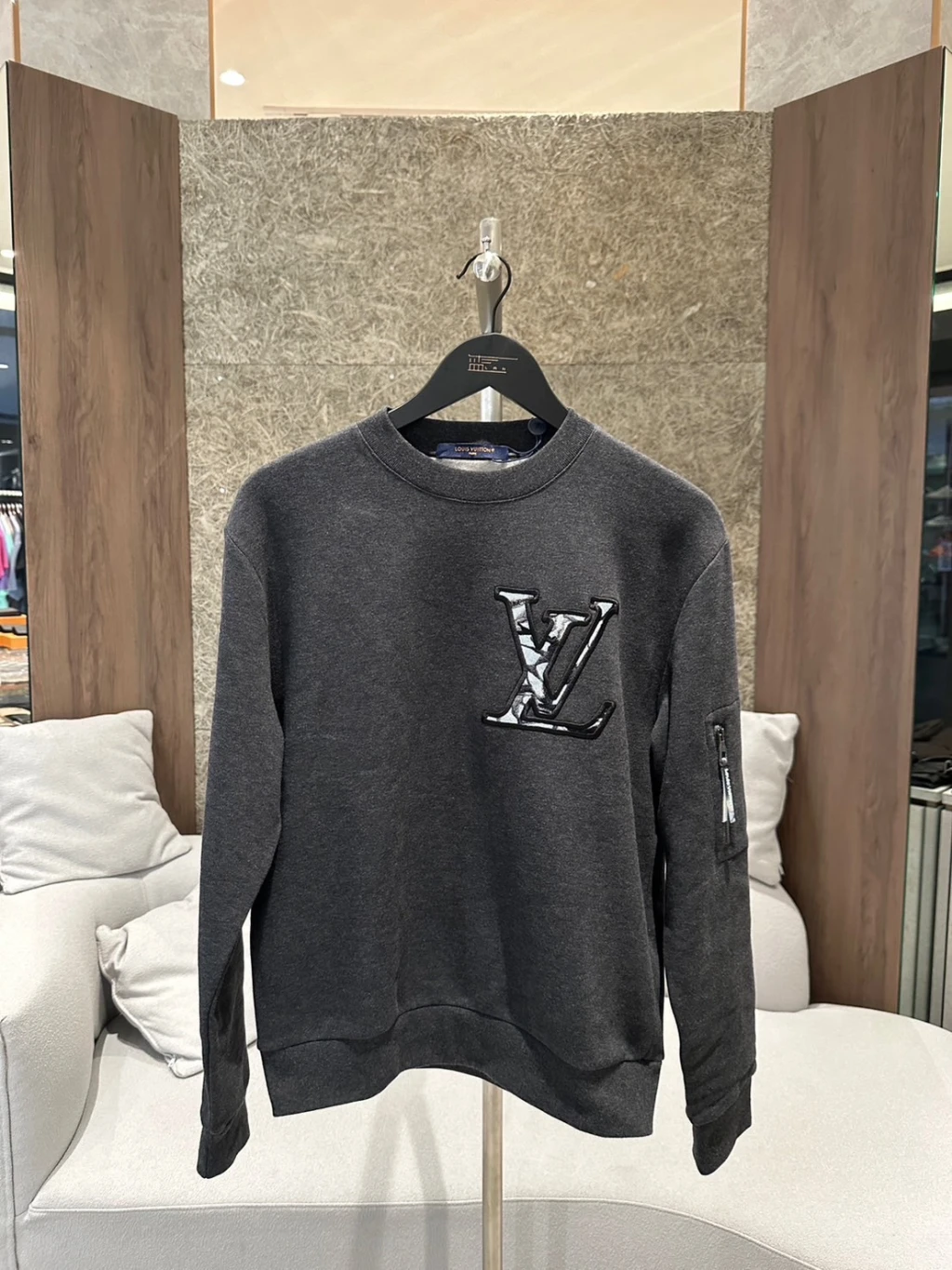 LV 新款刺繡 大學T 灰(斷貨)