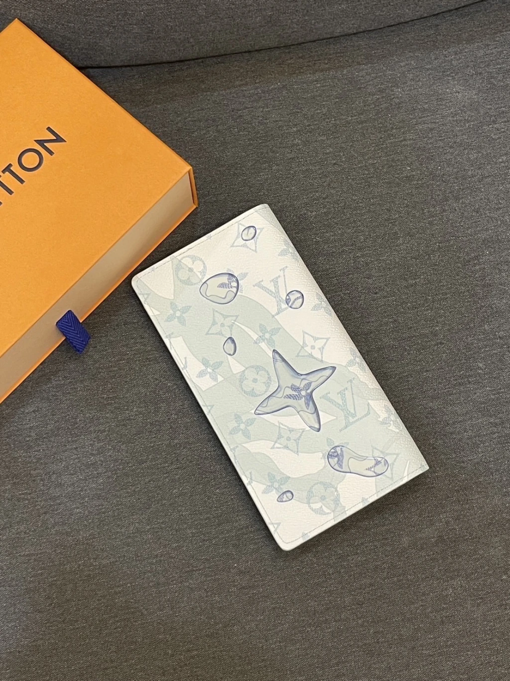 LV 水波紋對開長夾(斷貨)
