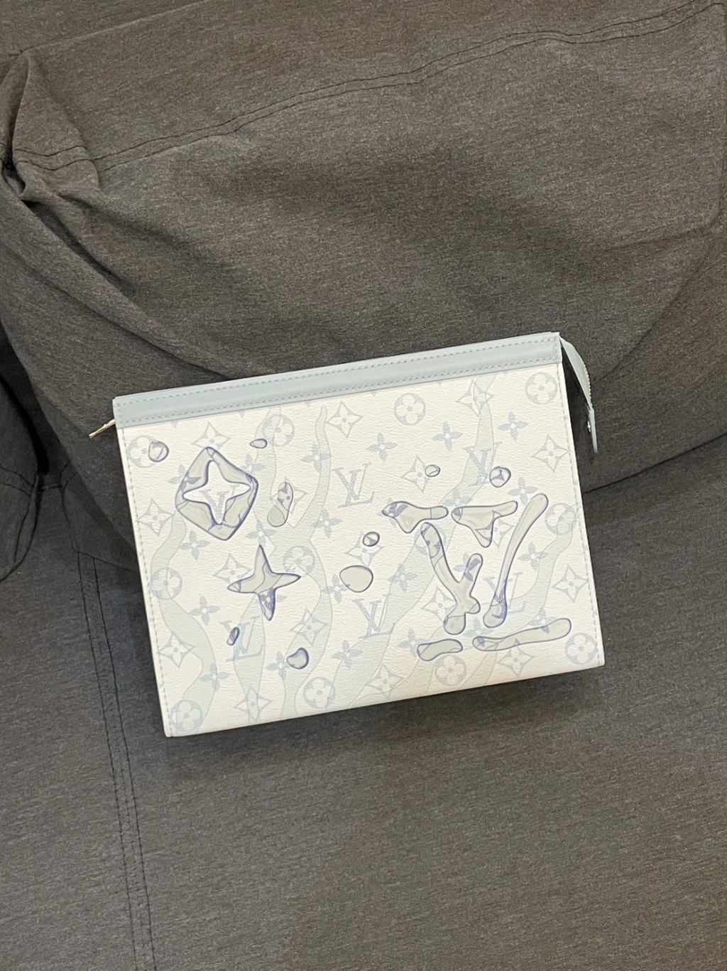 LV 水波紋手拿包(斷貨)