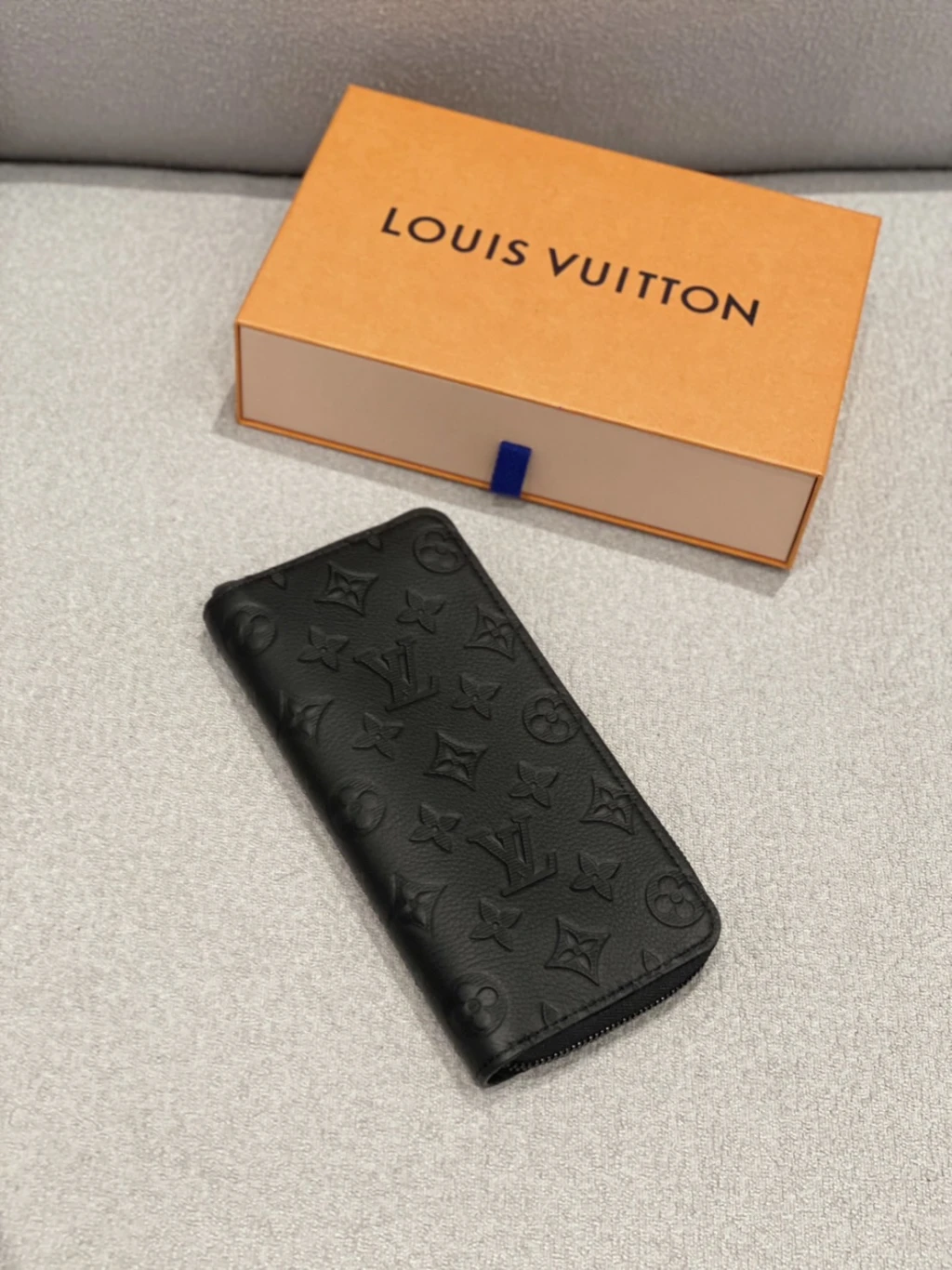 LV 壓紋全開式長夾