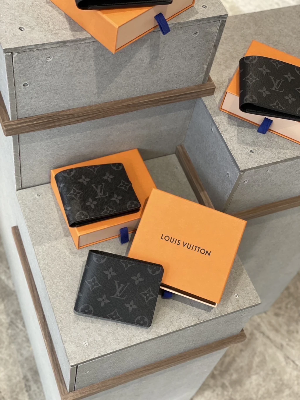 LV 黑老花短夾 交叉