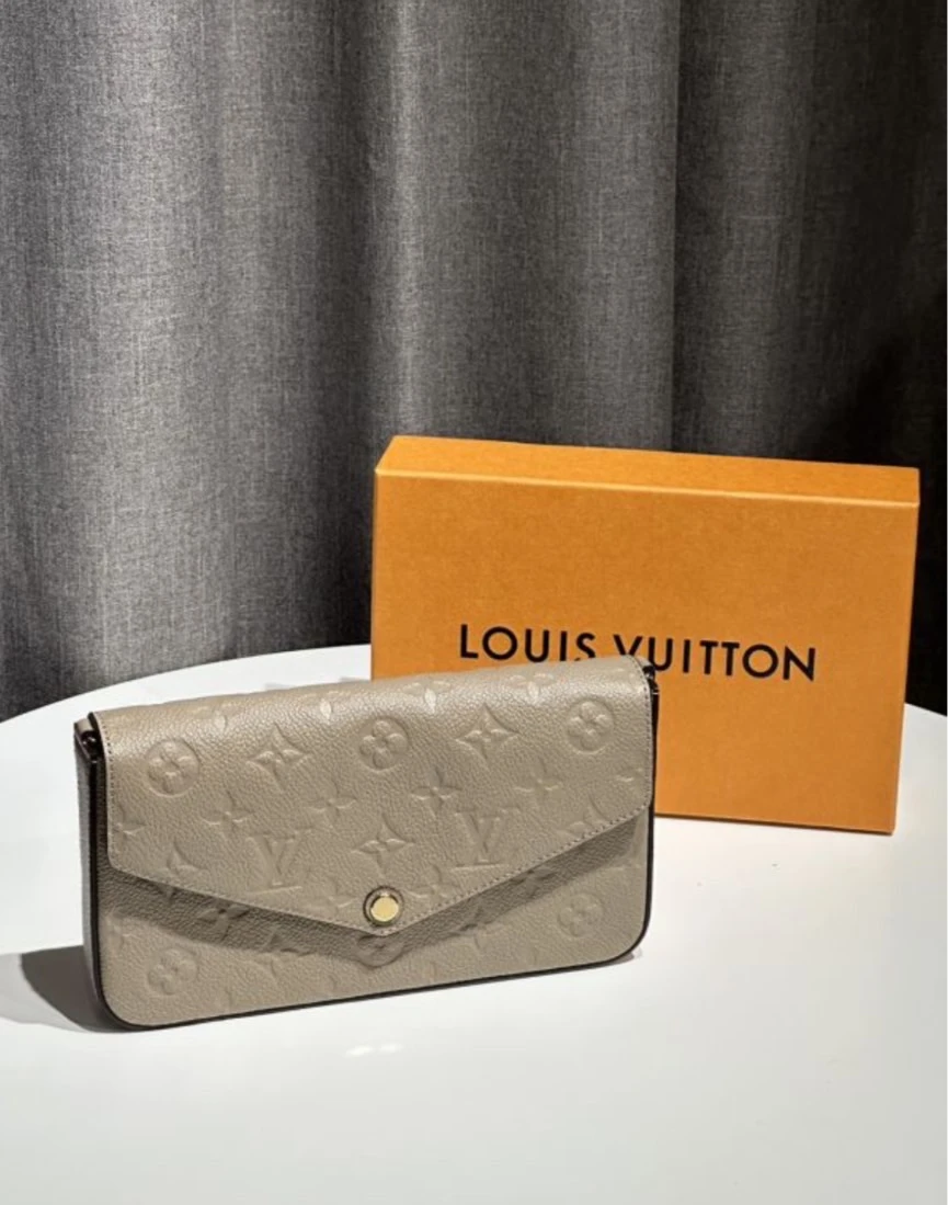 LV 三合一壓紋奶茶色