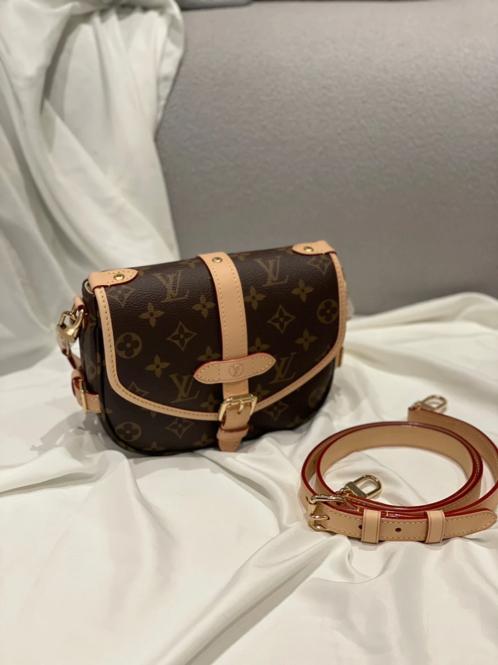 LV 老花 Saumur BB