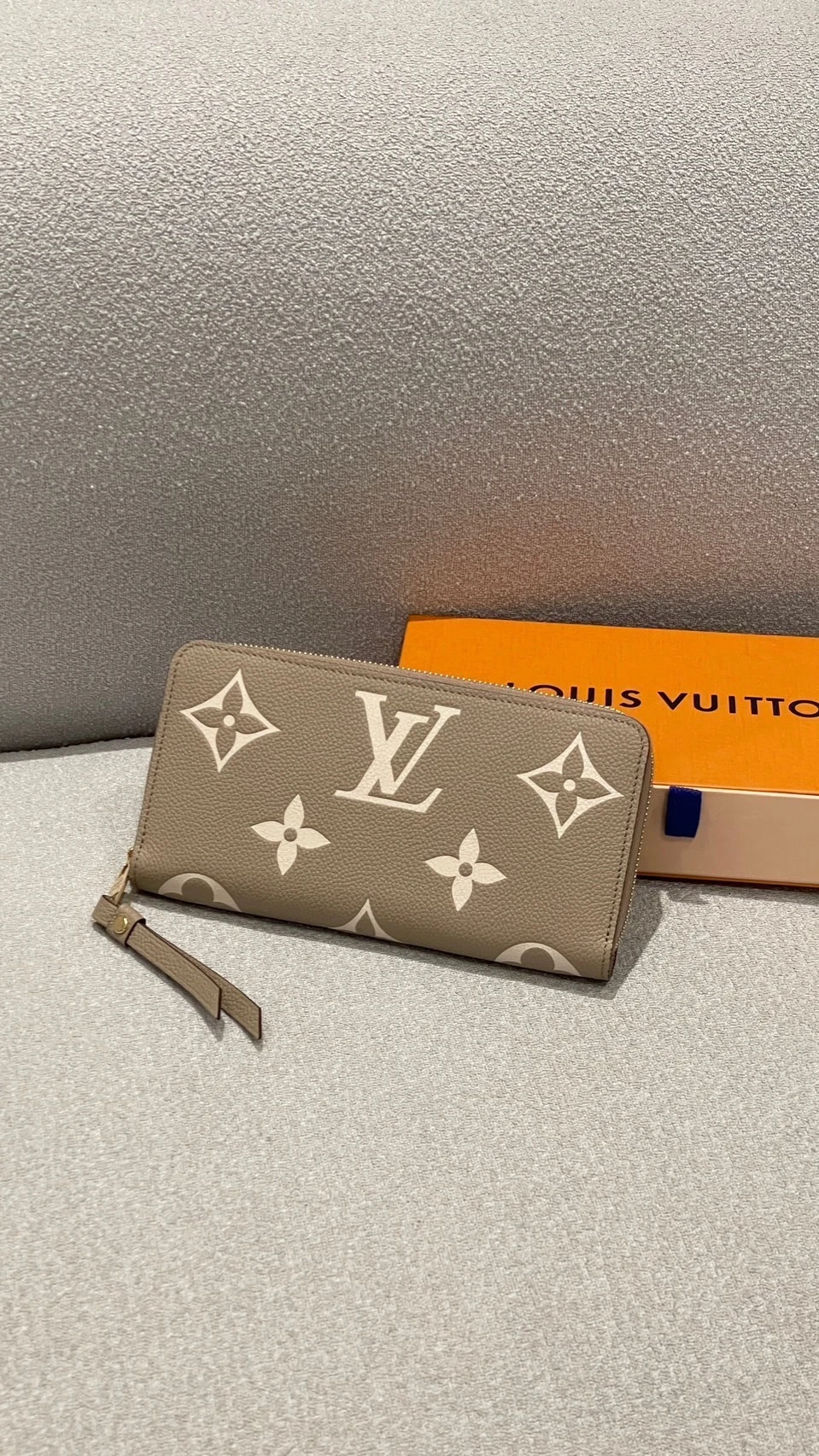 LV 斑鳩灰 拉鍊長夾