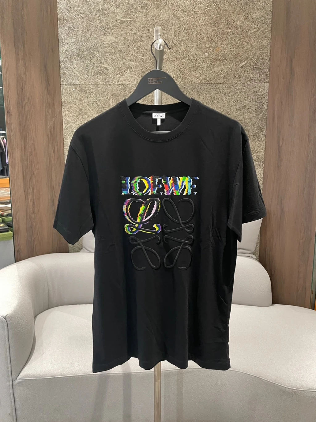 Loewe 炫彩刺繡大圖