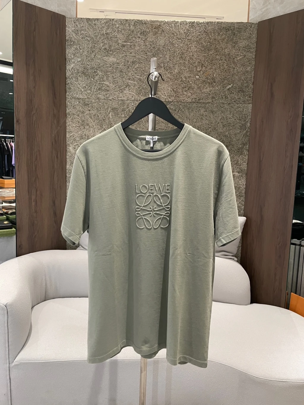 Loewe 新款刺繡 Logo