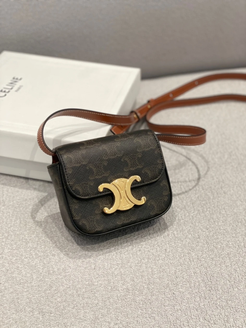 Celine mini claude 肩背小包