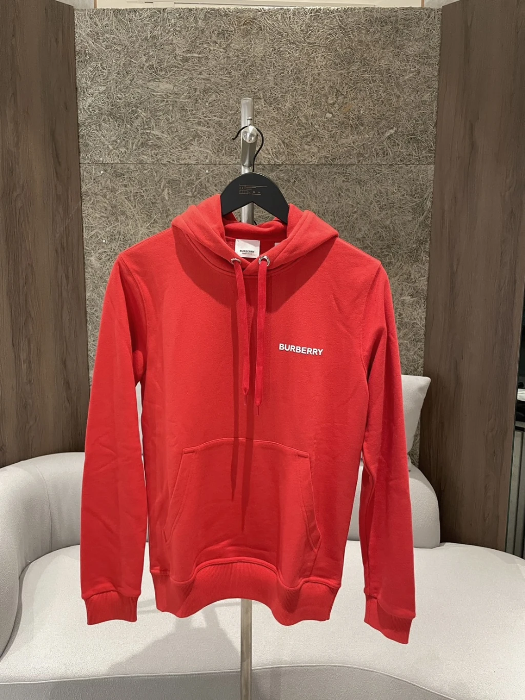 Burberry 背後TB公牛