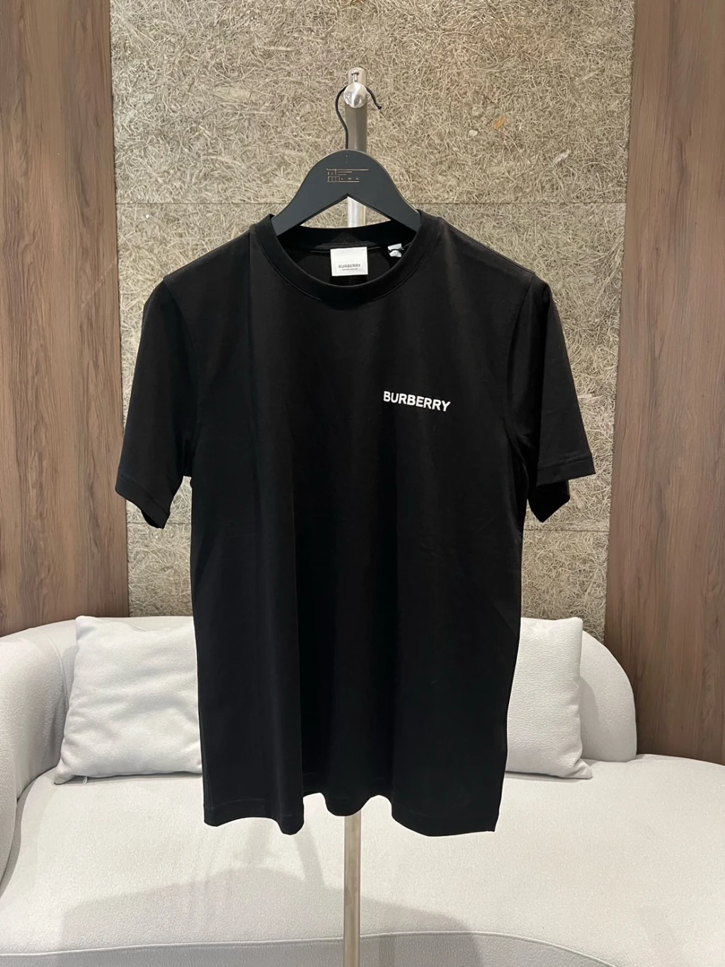 Burberry 背後ＴＢ刺繡短袖