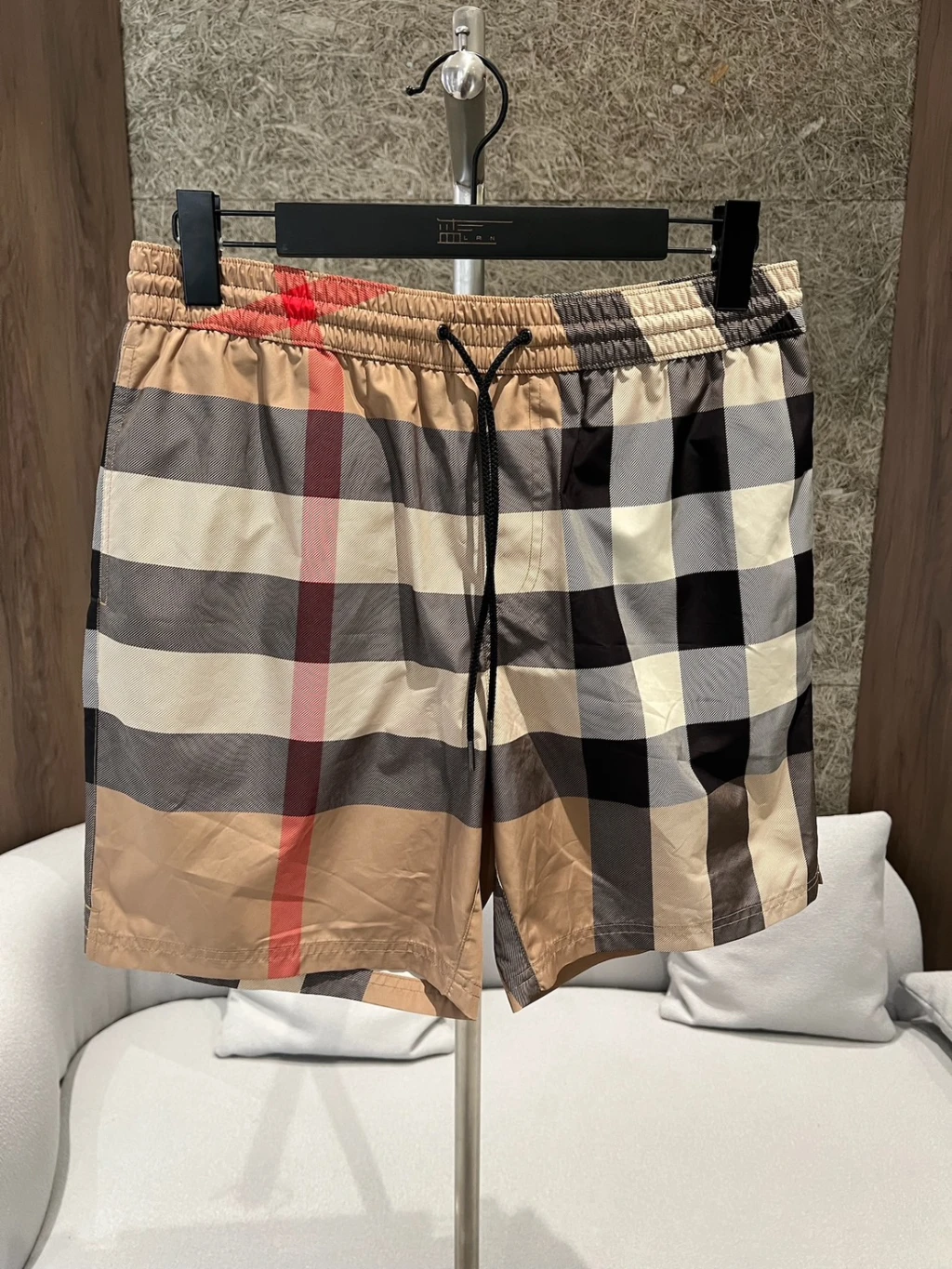 Burberry 經典格紋短褲