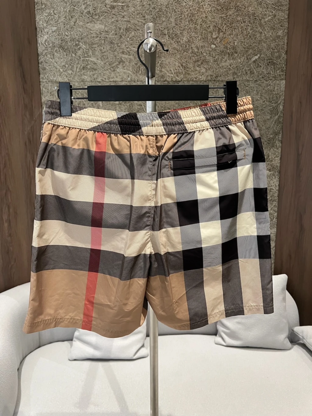 Burberry 經典格紋短褲
