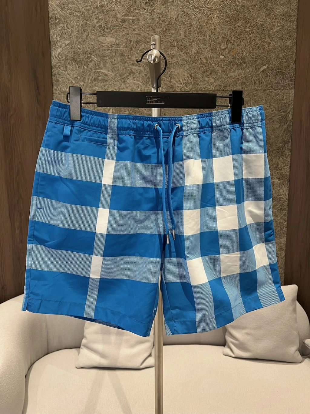 Burberry 淺藍格紋短褲