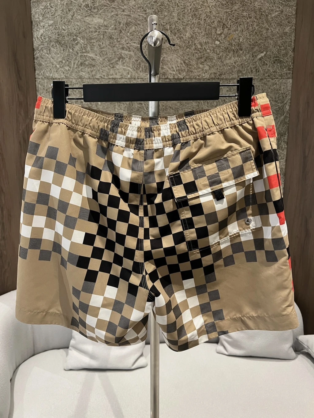 Burberry 撞色格紋短褲