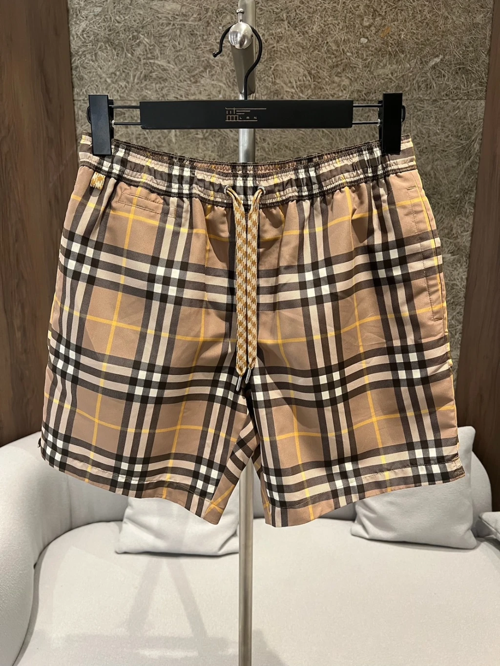 Burberry 細格紋短褲