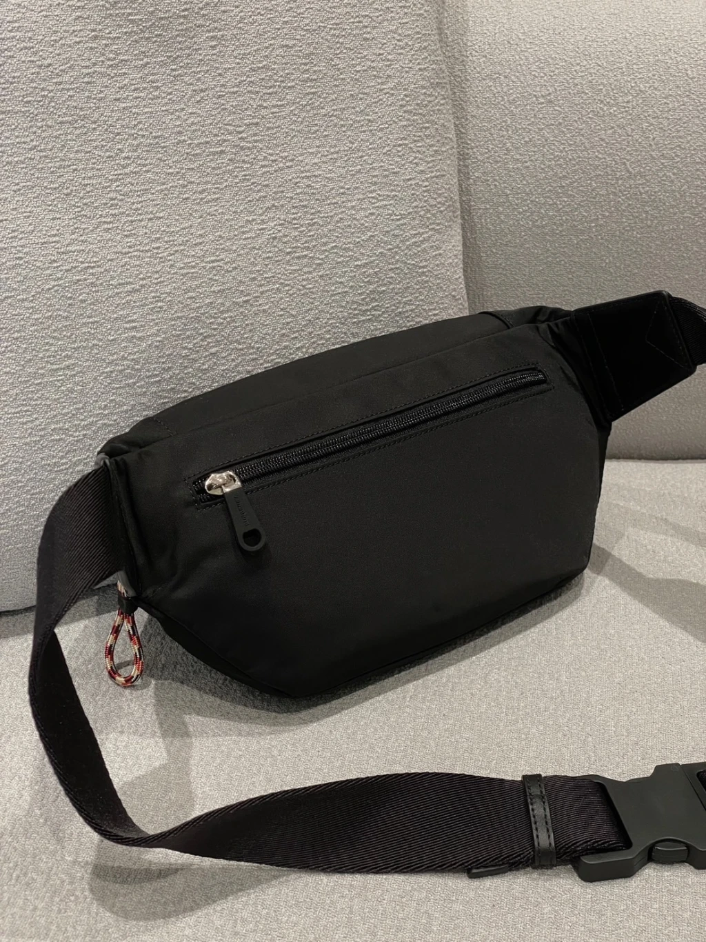 burberry 字母款腰包