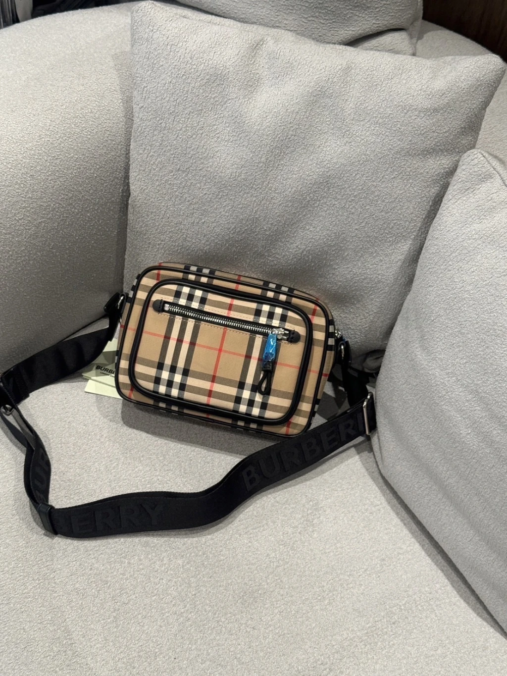 Burberry 格紋郵差包