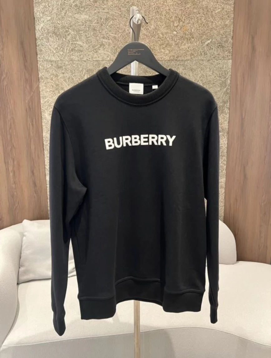 Burberry 大學T 黑
