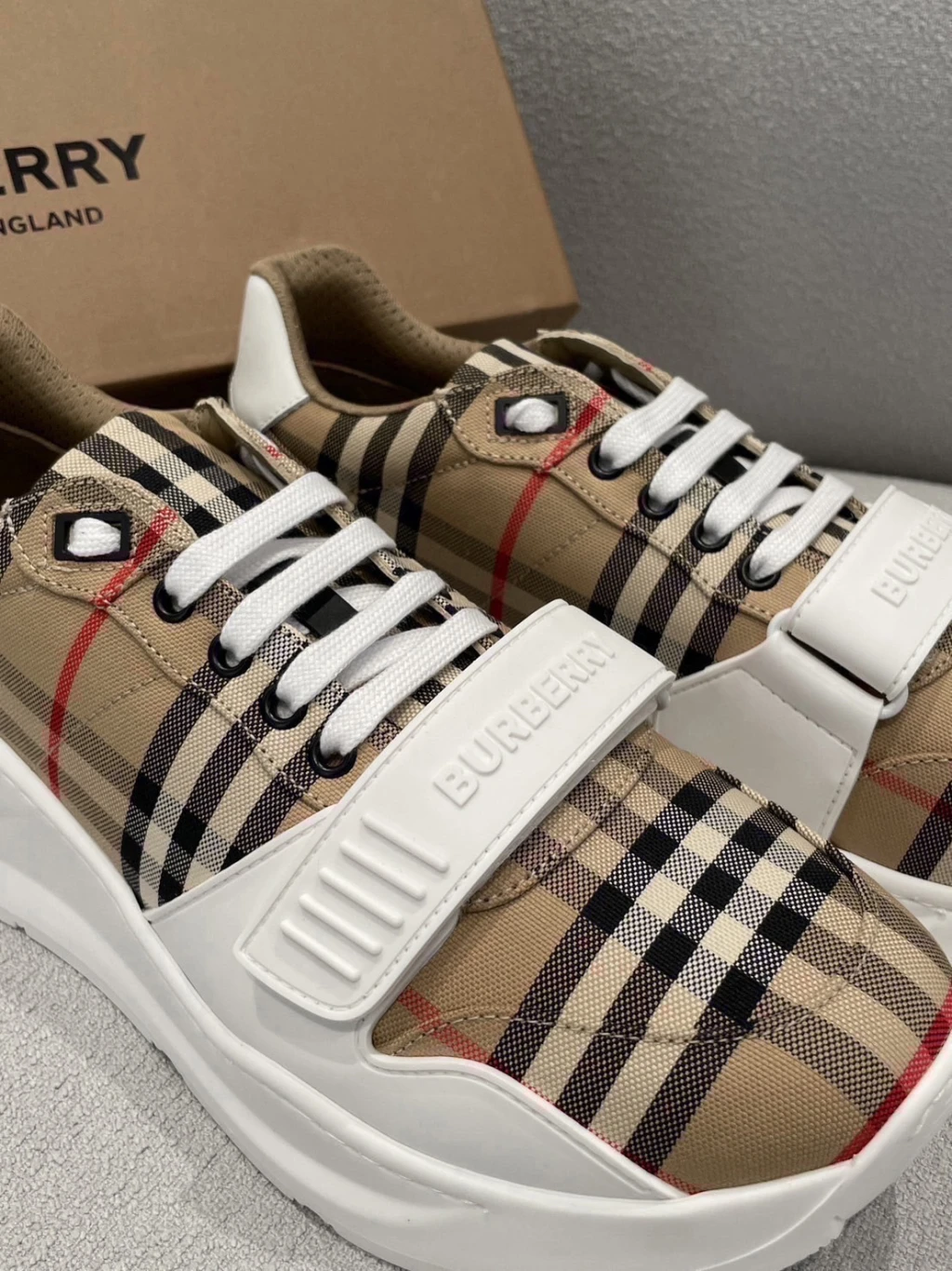 (依尺寸報價)Burberry Ramsey運動鞋