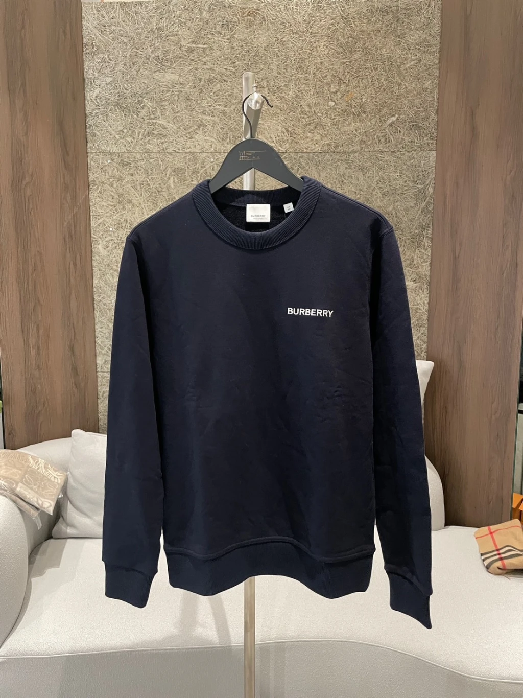 Burberry 背後TB 大學踢