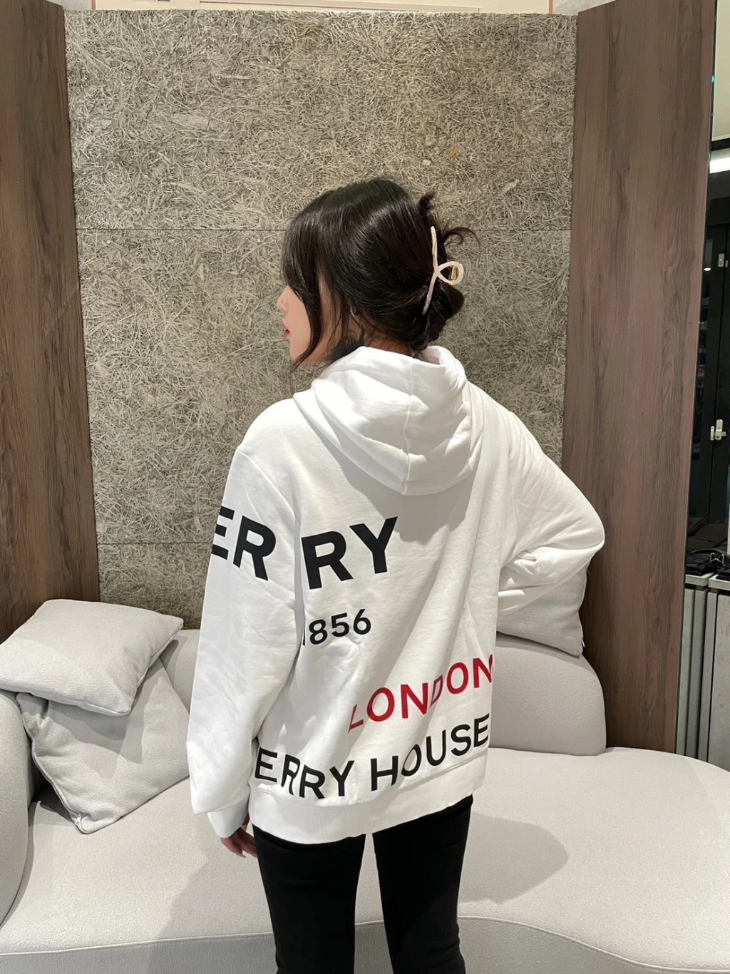 Burberry 緯度 白帽T