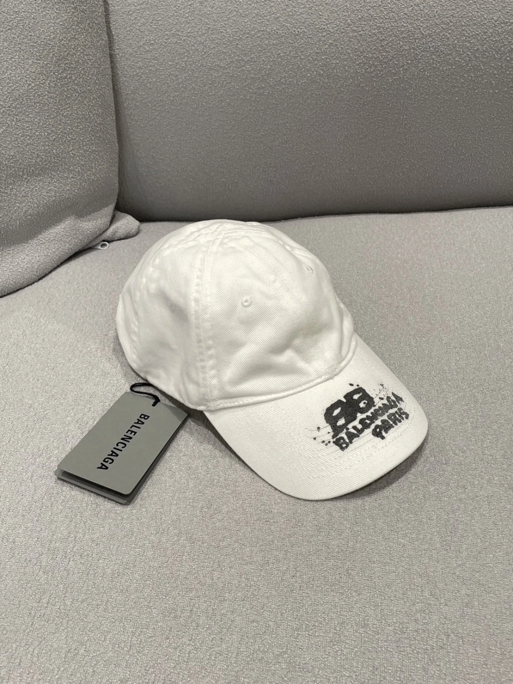巴黎世家 老帽 白