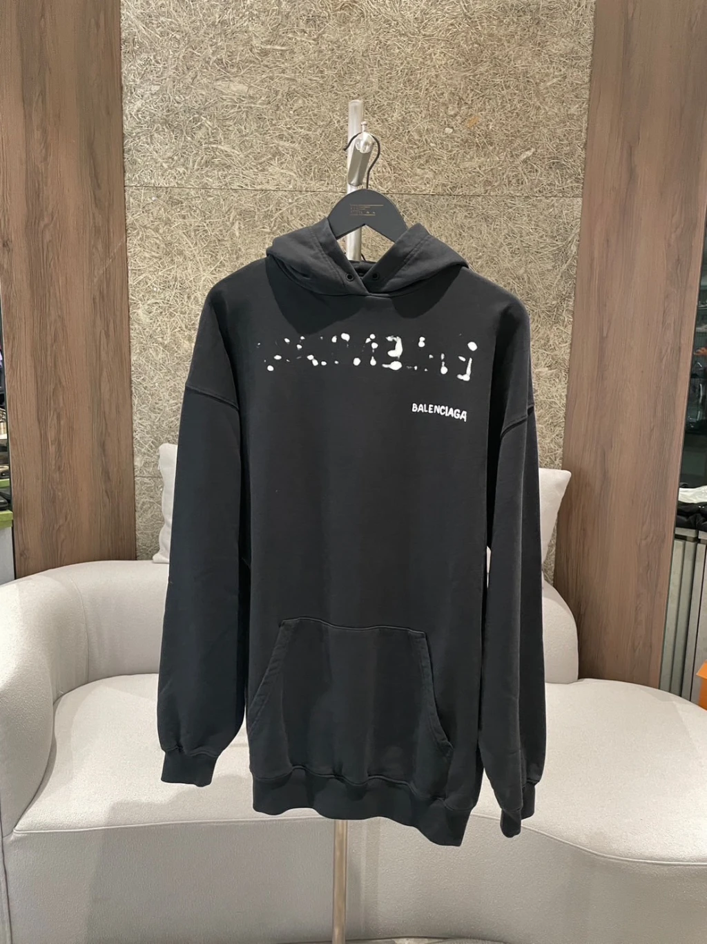 巴黎世家 新款殘缺字母LOGO帽T