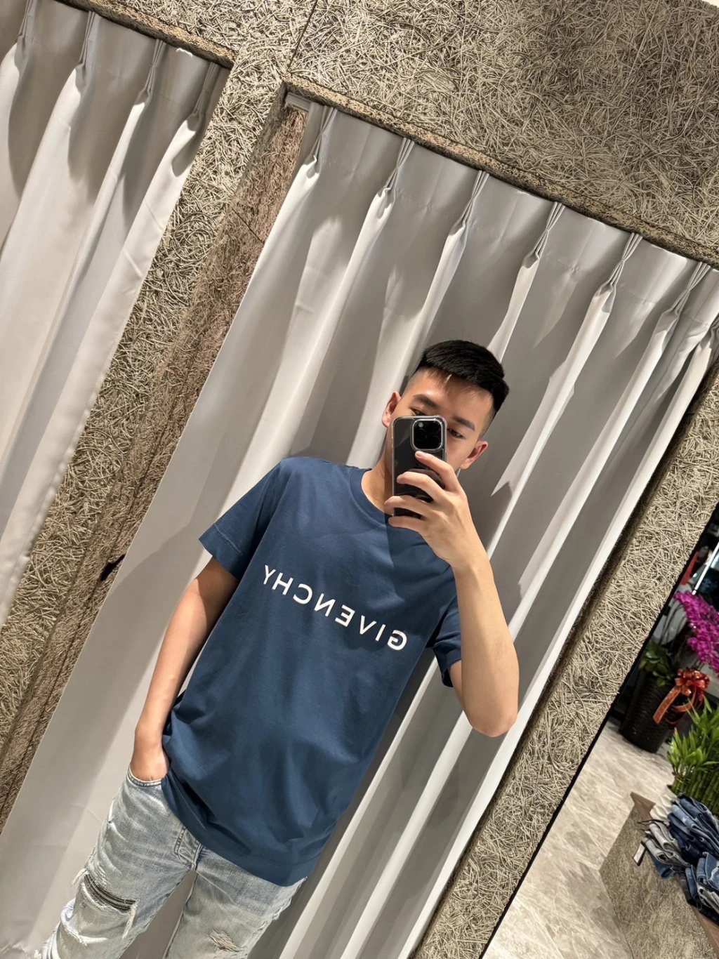 GIVENCHY 簡單素T
