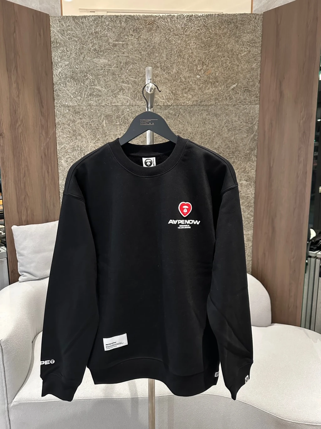 Aape 愛心 小標 大學T