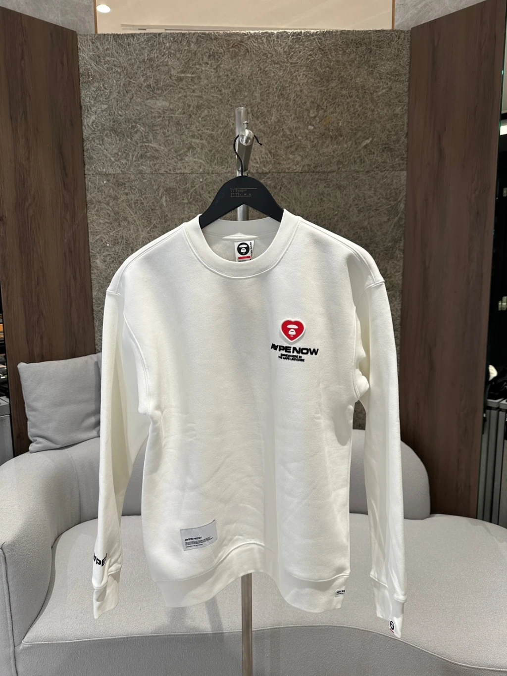 Aape 愛心 小標 大學T 白