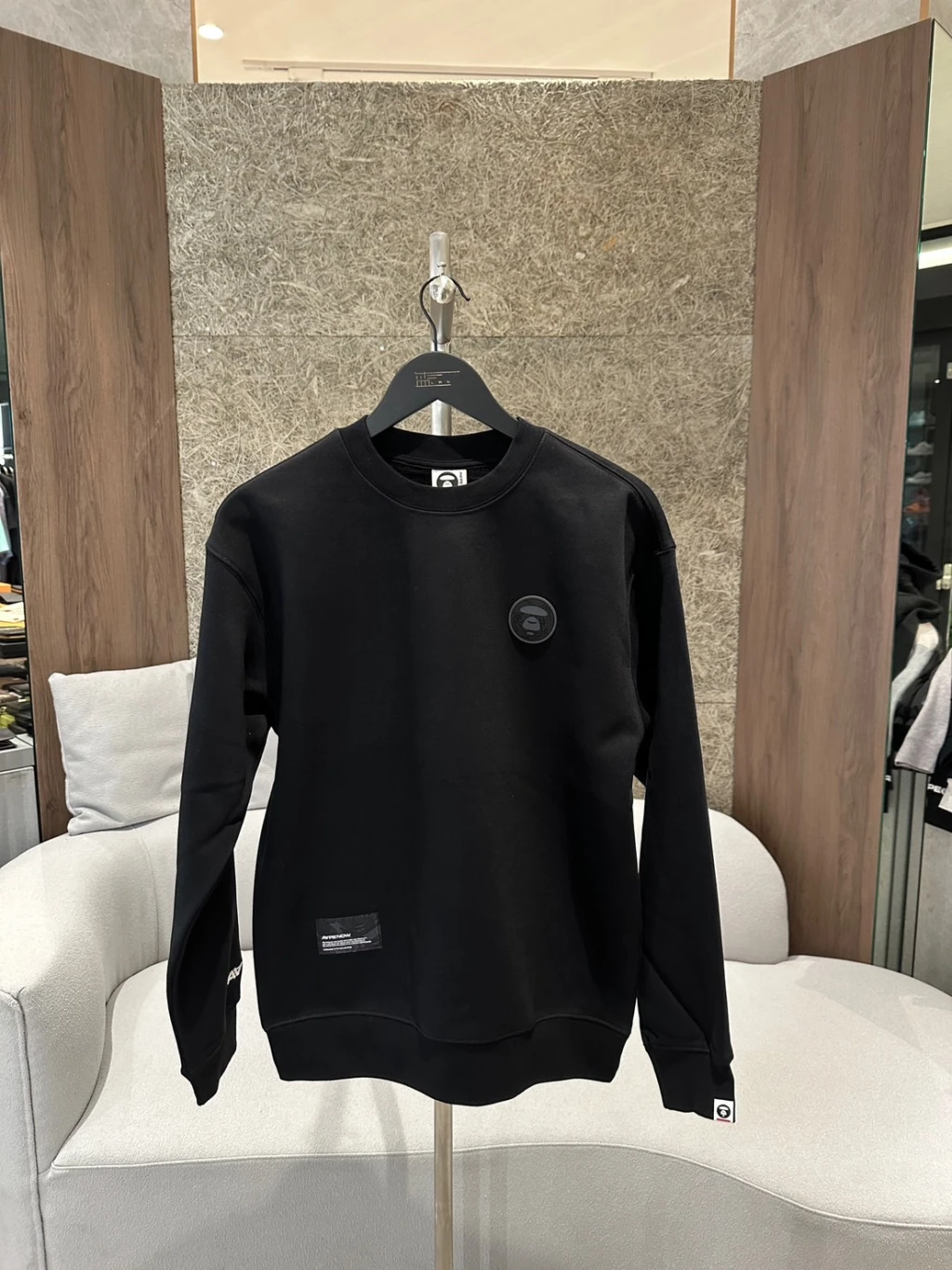Aape 小標 黑 大學T