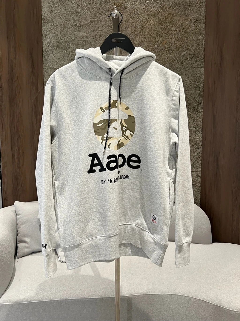 Aape 迷彩大標 帽T