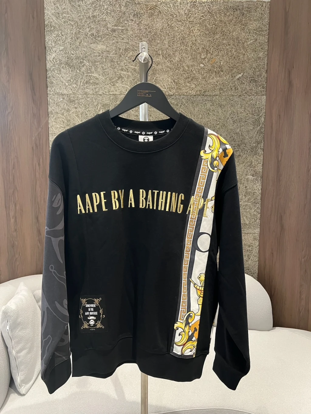 Aape 大學T