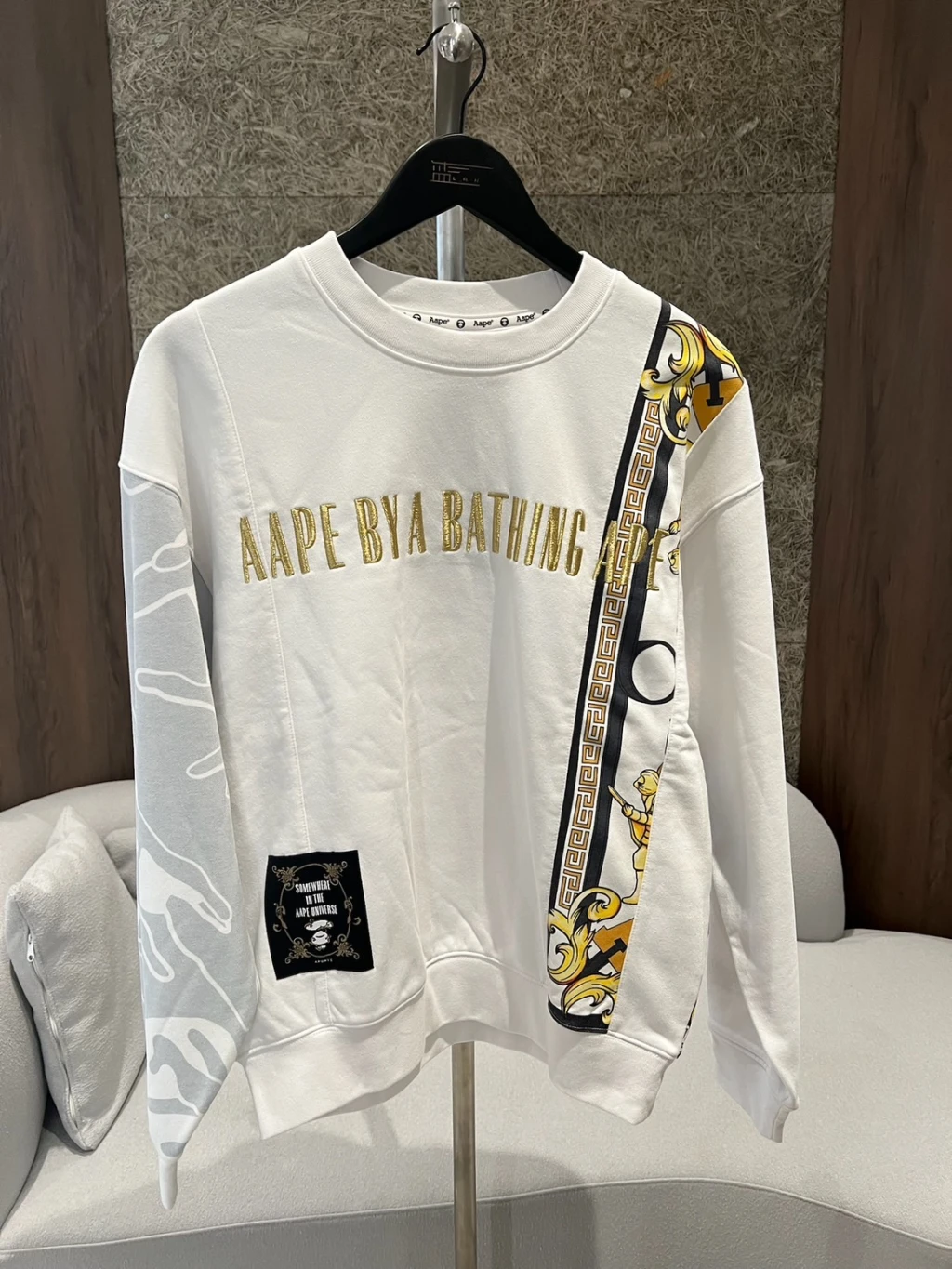 Aape 大學T
