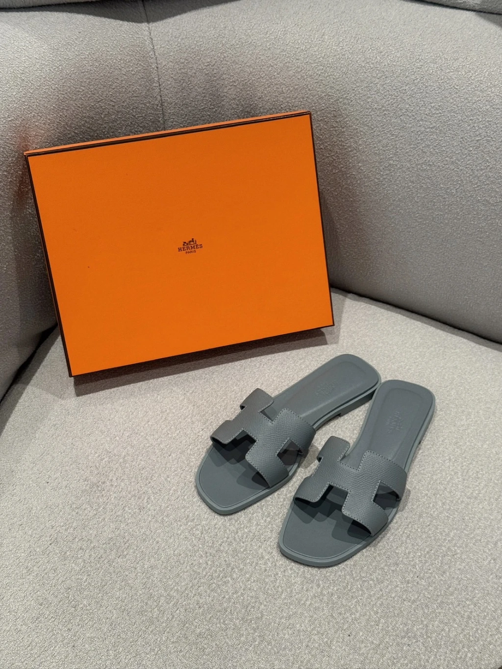 (依尺碼報價)Hermes 南極灰拖鞋