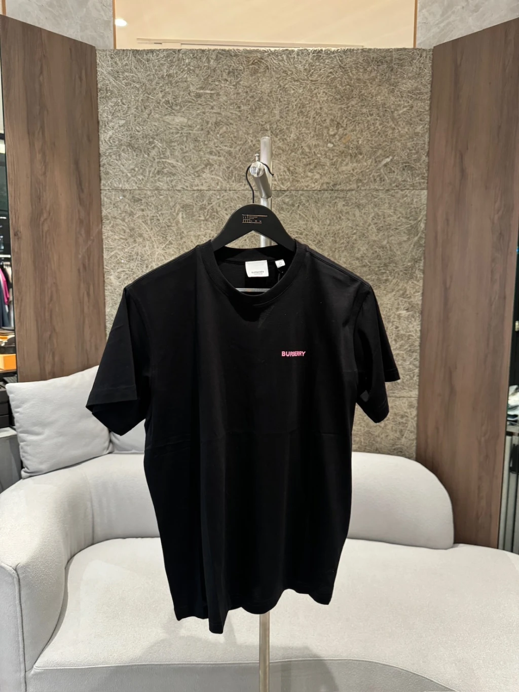Burberry 粉標背後木葉