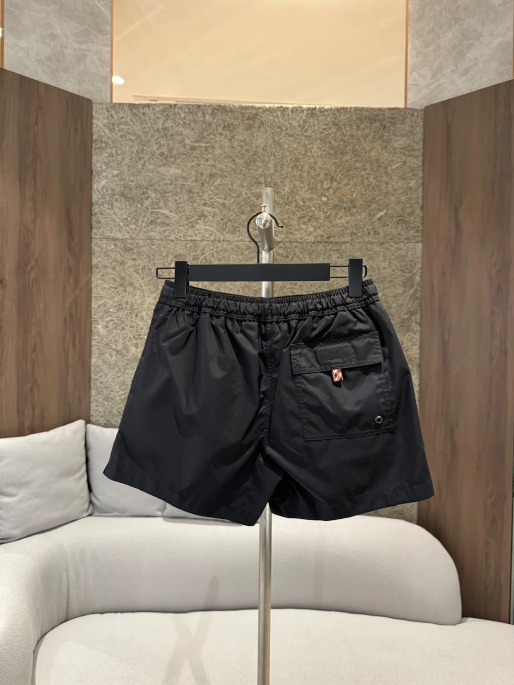 Burberry 膠印黑短褲