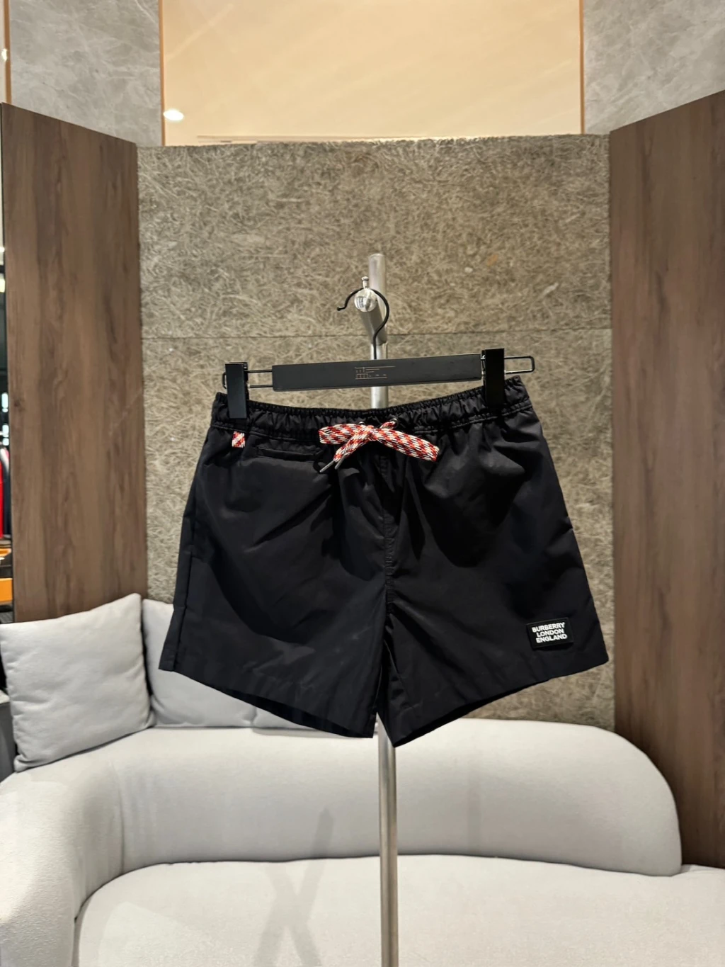 Burberry 膠印黑短褲