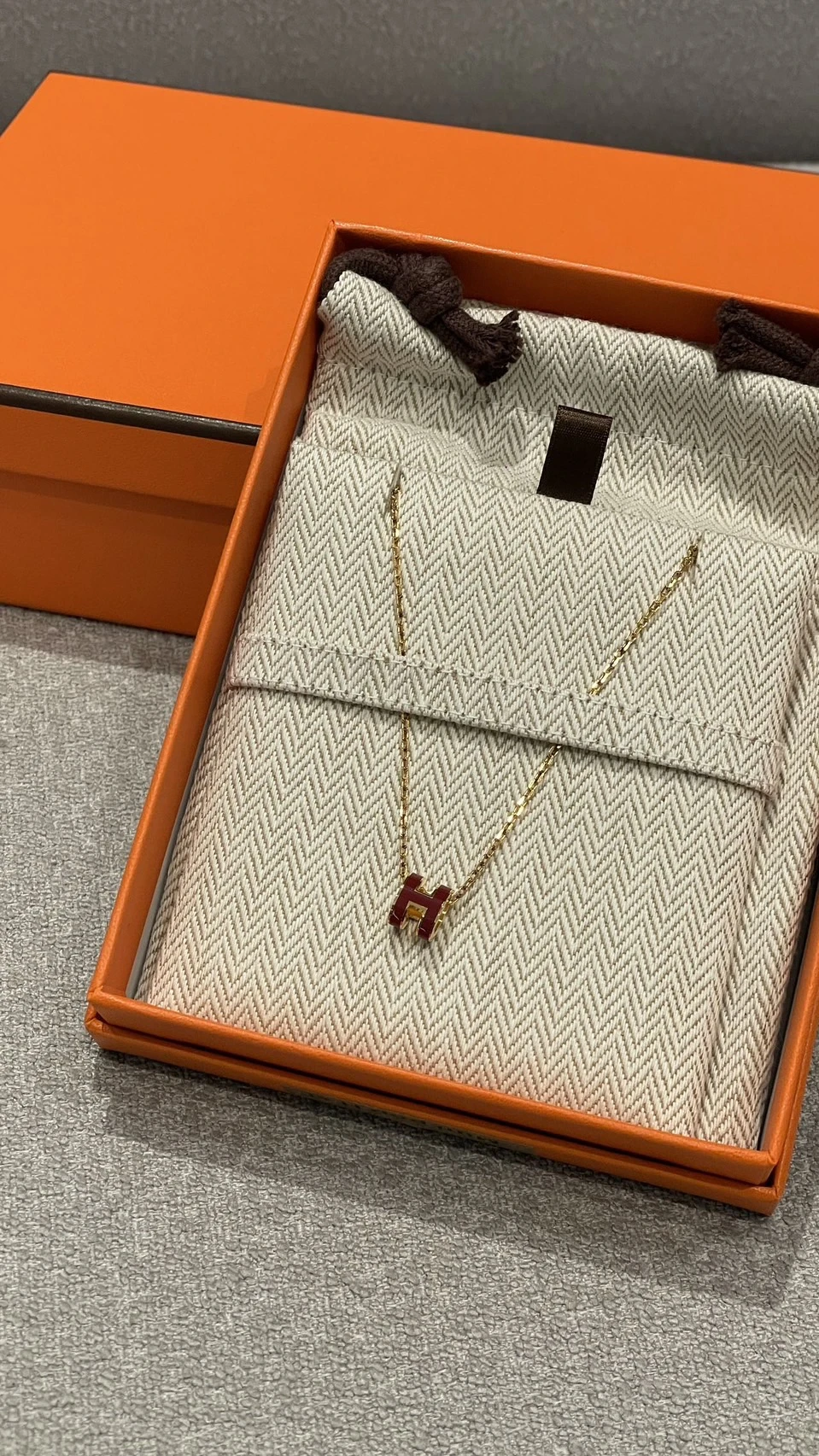 Hermes mini 酒紅配金 項鍊