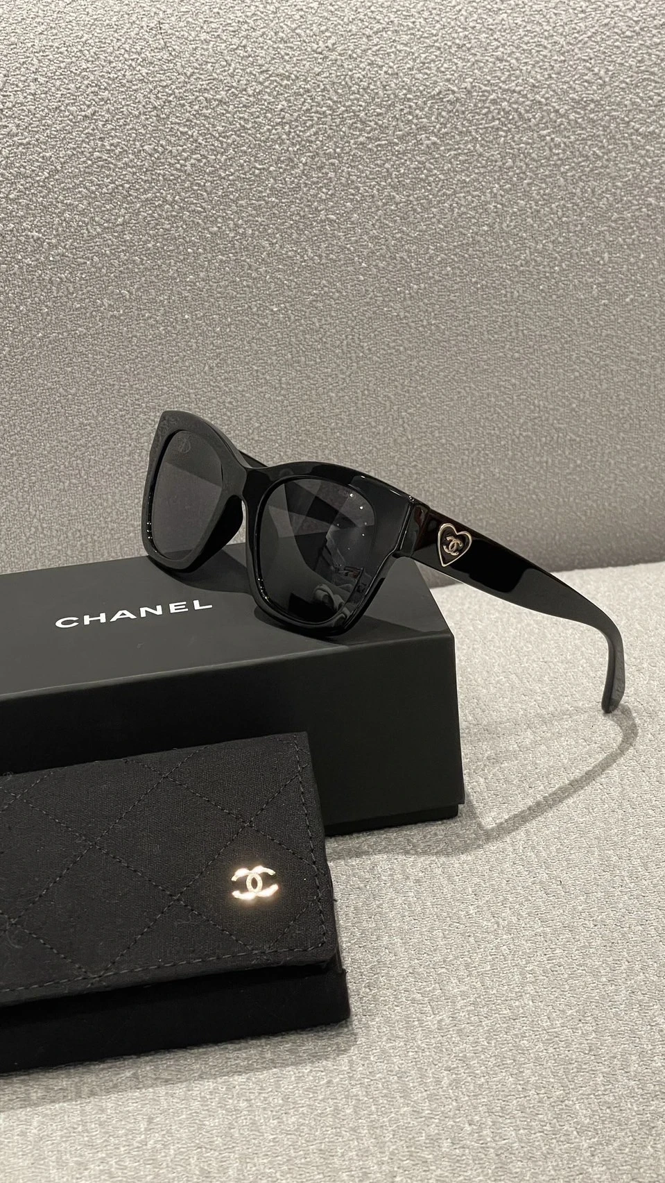 Chanel 愛心墨鏡