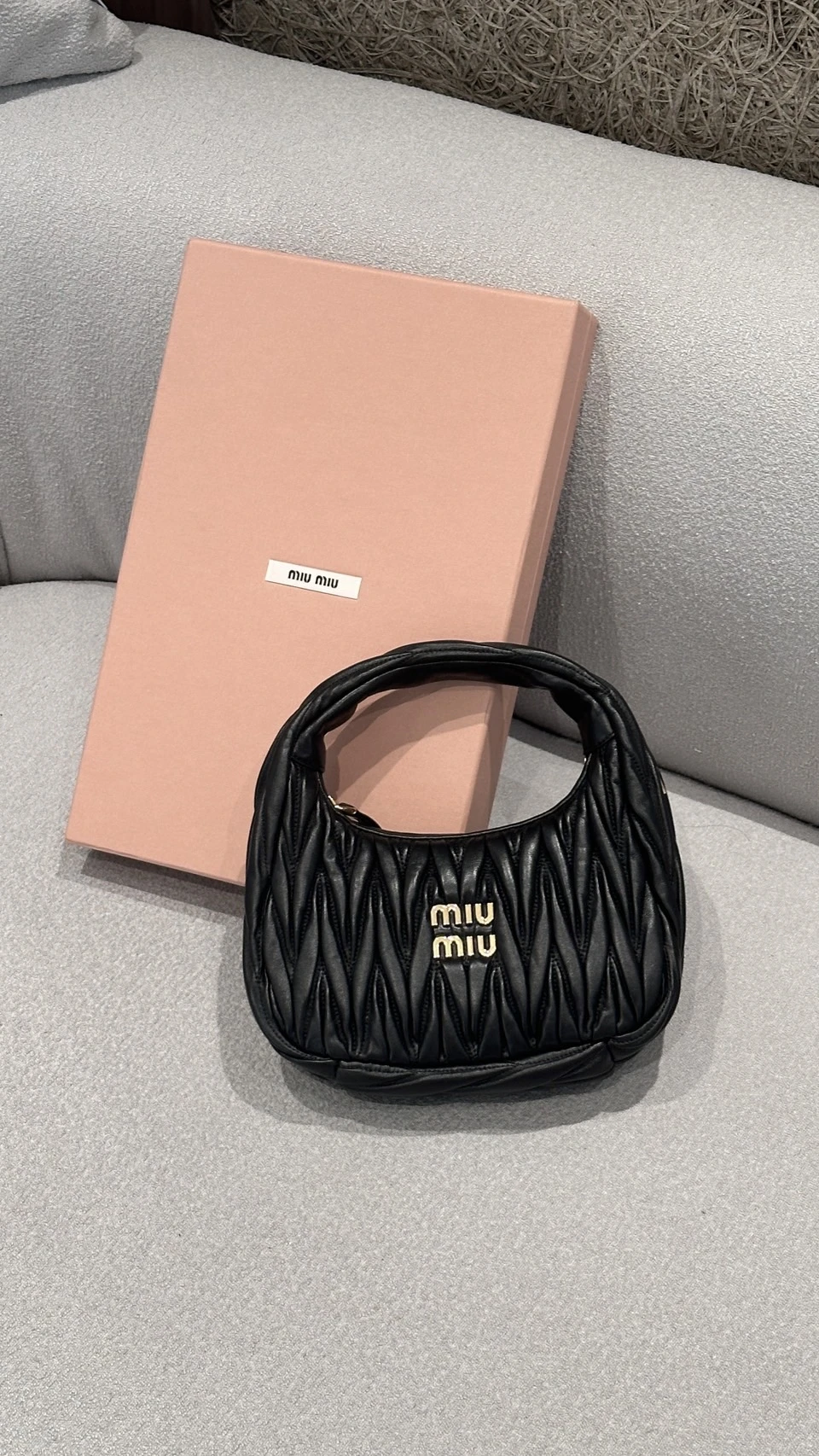 Miumiu 腋下包 小號 黑金