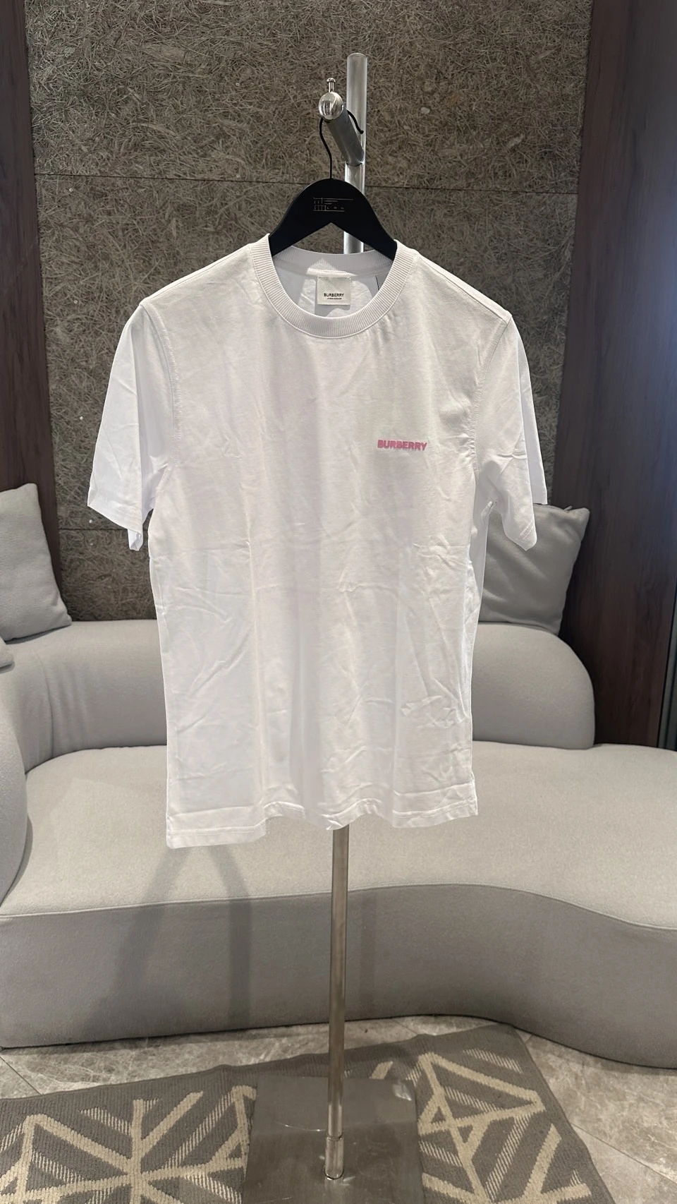 Burberry 背後粉木葉短袖