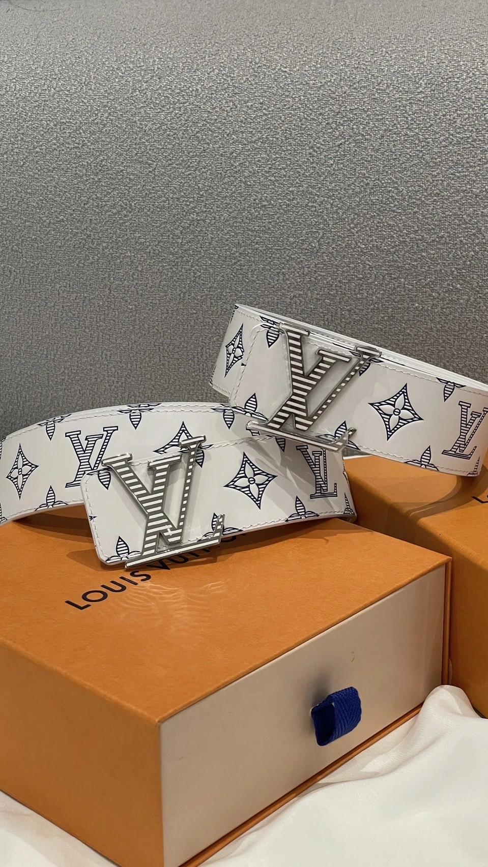 LV 新款 壓紋 白老花皮帶